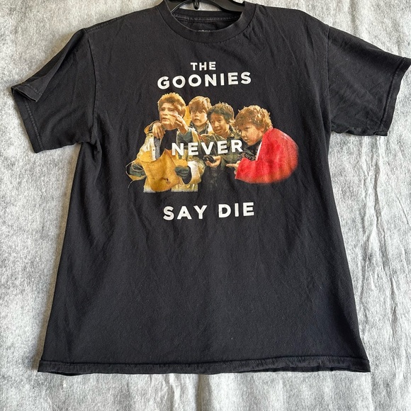THE GOONIES MOVIE MEN’S SHORT SLEEVE GRAPHIC T-SHIRT SZ MEDIUM - Picture 9 of 11